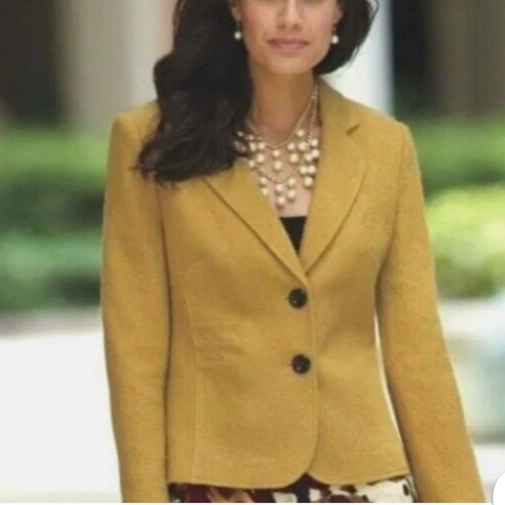 Monroe and Main Wool Blend Blazer Size 8 Runs Small Please See Measurements.